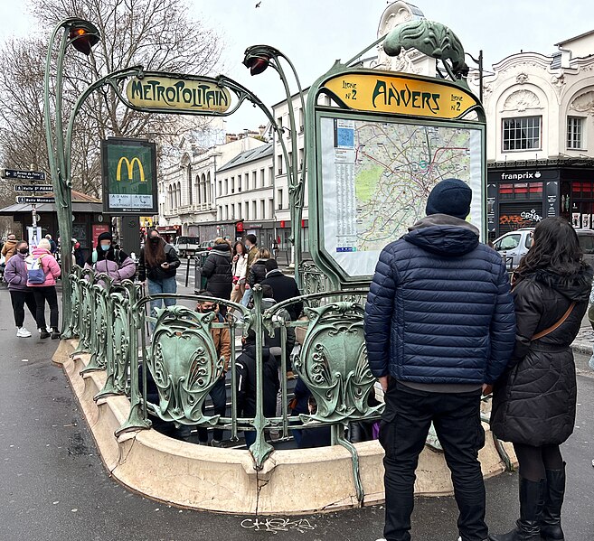 Édicule Guimard de la station Anvers - Paris 18ème