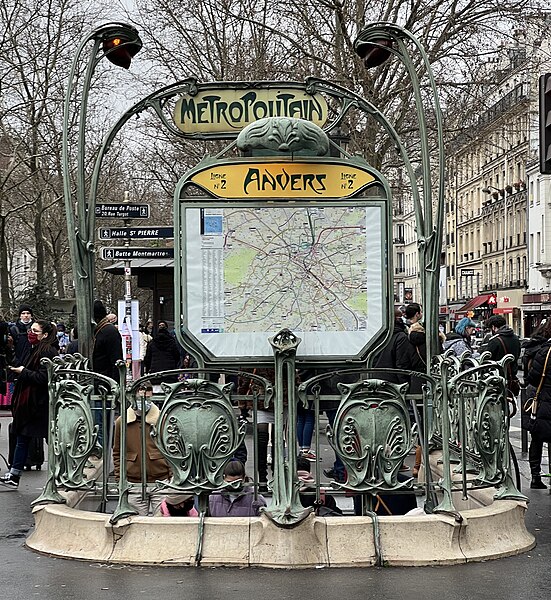 Édicule Guimard de la station Anvers - Paris 18ème