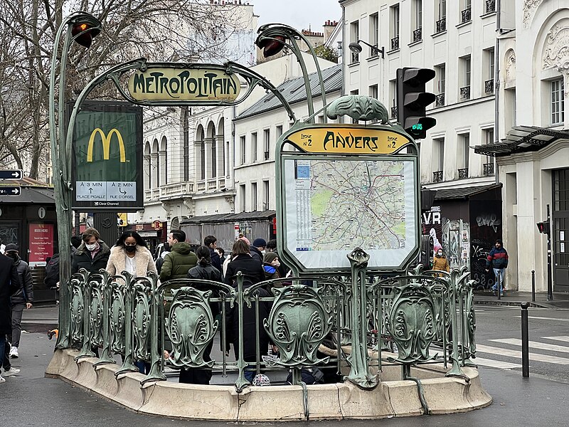 Édicule Guimard de la station Anvers - Paris 18ème