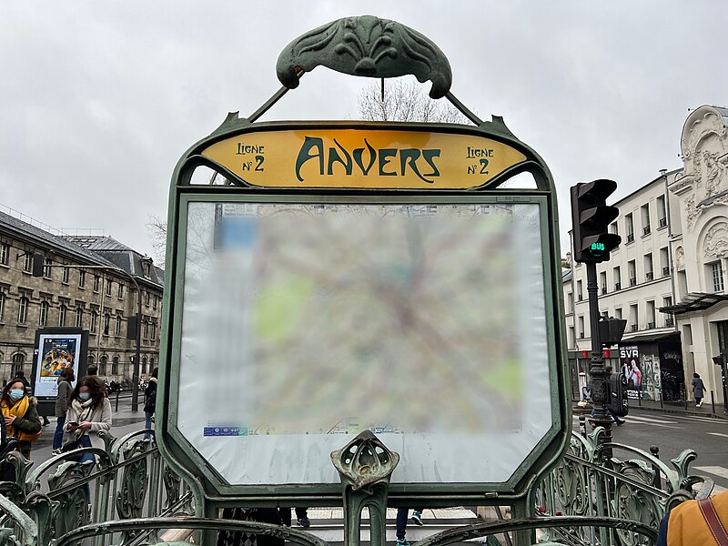 Édicule Guimard de la station Anvers - Paris 18ème