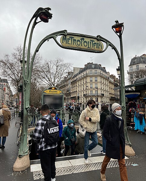 Édicule Guimard de la station Anvers - Paris 18ème