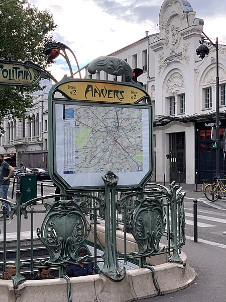 Édicule Guimard de la station Anvers - Paris 18ème