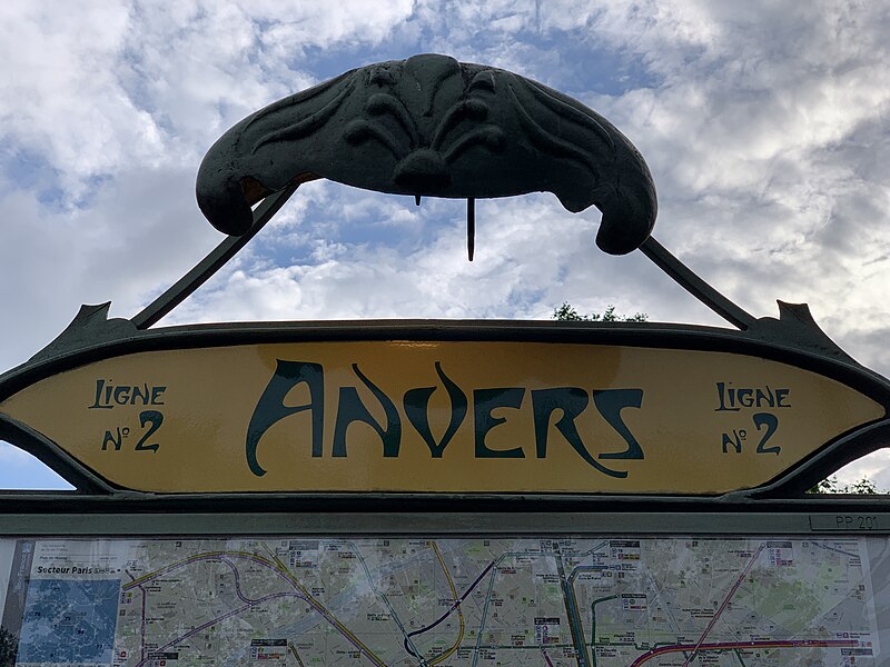 Édicule Guimard de la station Anvers - Paris 18ème