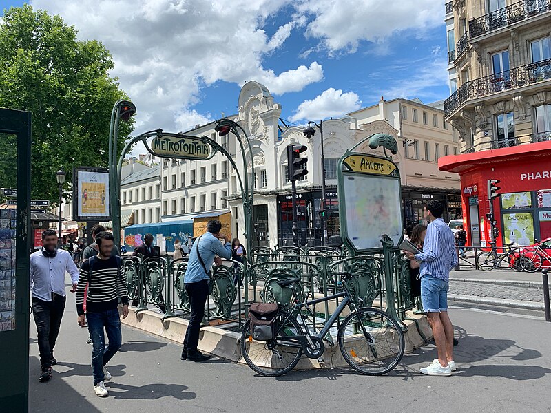 Édicule Guimard de la station Anvers - Paris 18ème