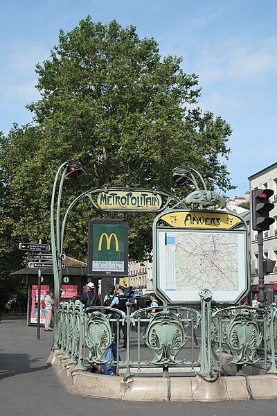 Édicule Guimard de la station Anvers - Paris 18ème