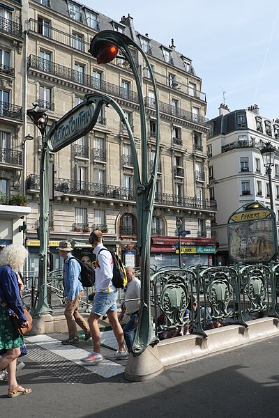 Édicule Guimard de la station Anvers - Paris 18ème
