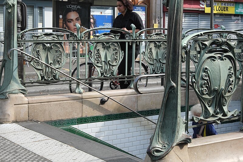 Édicule Guimard de la station Anvers - Paris 18ème