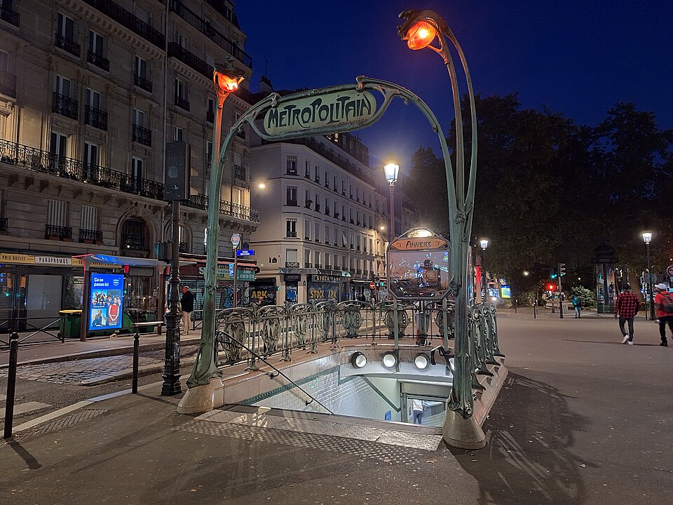 Édicule Guimard de la station Anvers - Paris 18ème