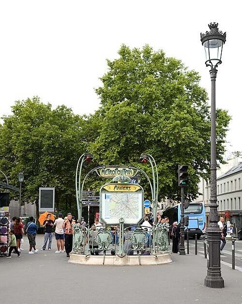 Édicule Guimard de la station Anvers - Paris 18ème