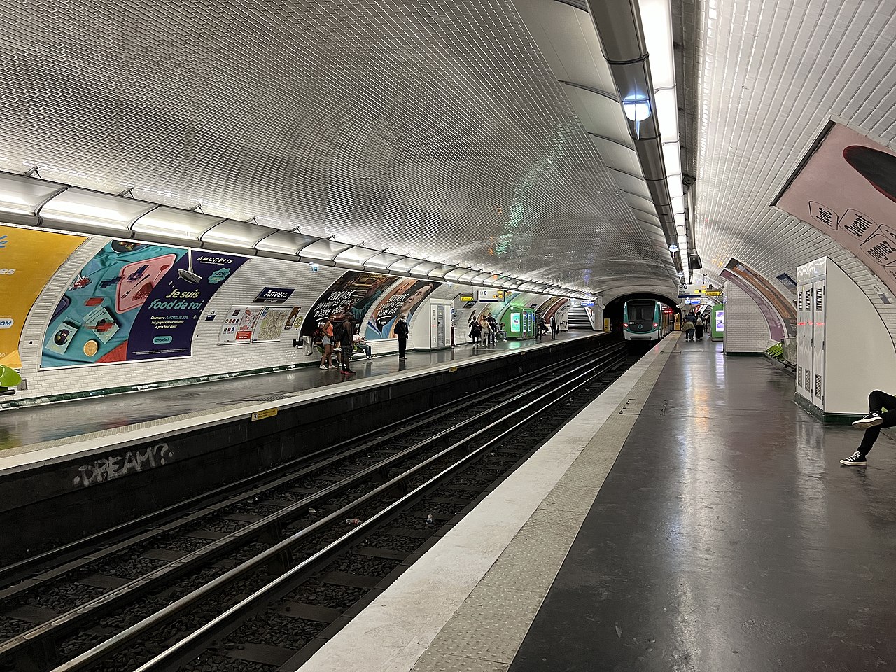 Édicule Guimard de la station Anvers - Paris 18ème