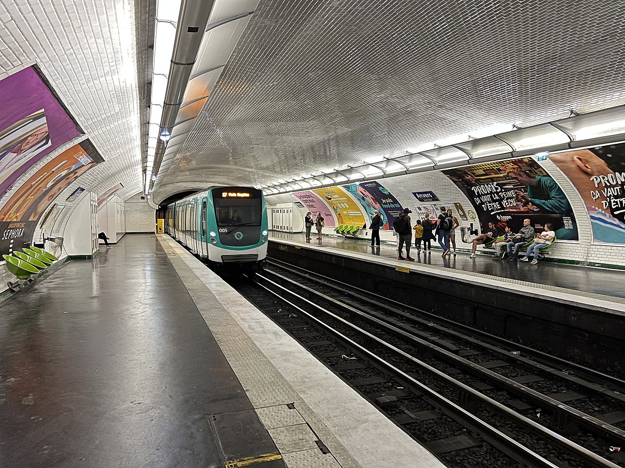 Édicule Guimard de la station Anvers - Paris 18ème