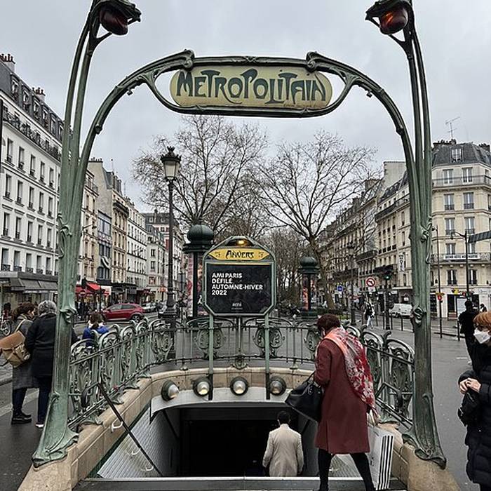 Photo de Édicule Guimard de la station Anvers - Paris 18ème