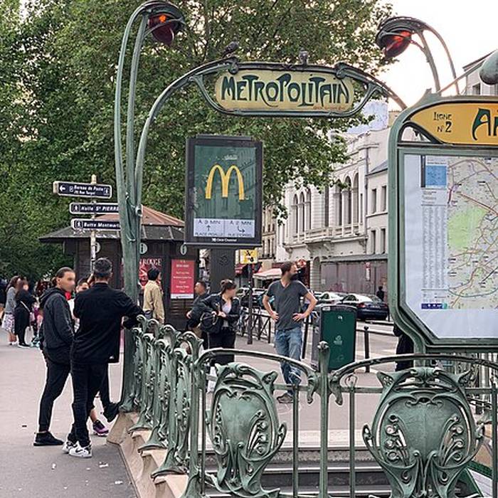 Photo de Édicule Guimard de la station Anvers - Paris 18ème