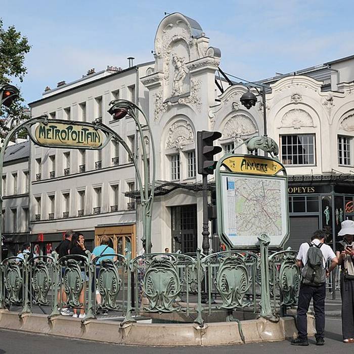 Photo de Édicule Guimard de la station Anvers - Paris 18ème