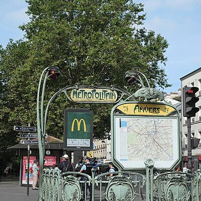 Photo de Édicule Guimard de la station Anvers - Paris 18ème