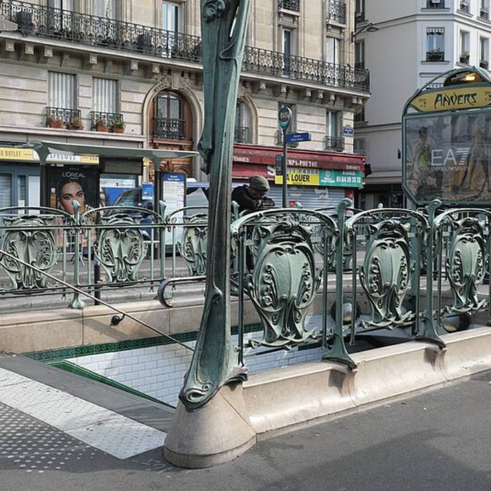 Photo de Édicule Guimard de la station Anvers - Paris 18ème