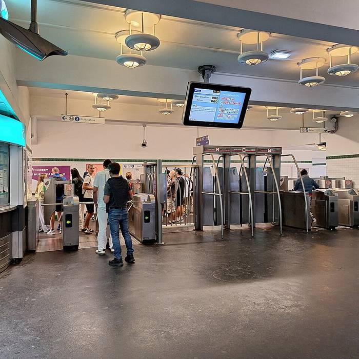 Photo de Édicule Guimard de la station Anvers - Paris 18ème