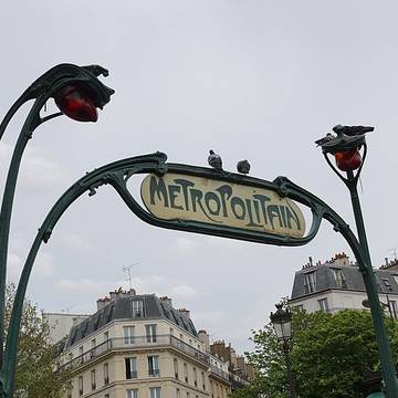 Édicule Guimard de la station Anvers - Paris 18ème