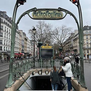 Édicule Guimard de la station Anvers - Paris 18ème