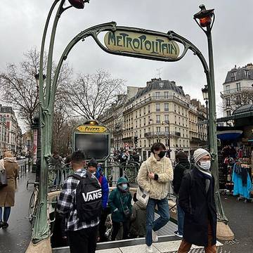Édicule Guimard de la station Anvers - Paris 18ème