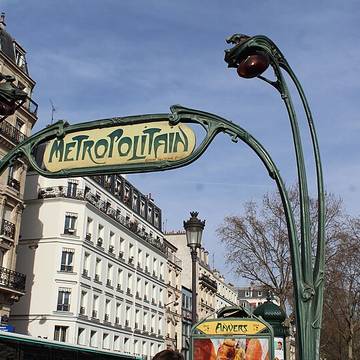 Édicule Guimard de la station Anvers - Paris 18ème