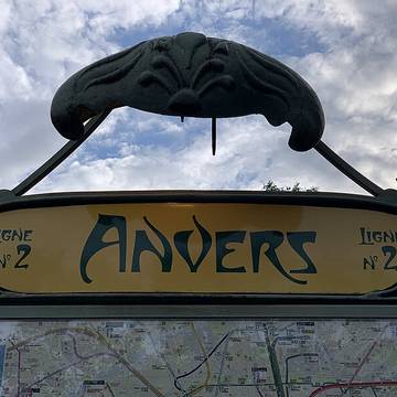 Édicule Guimard de la station Anvers - Paris 18ème