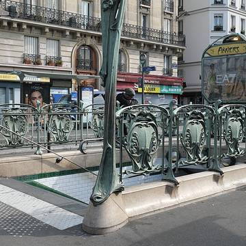 Édicule Guimard de la station Anvers - Paris 18ème