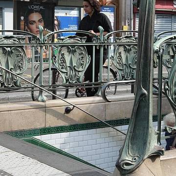 Édicule Guimard de la station Anvers - Paris 18ème