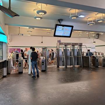 Édicule Guimard de la station Anvers - Paris 18ème