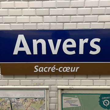 Édicule Guimard de la station Anvers - Paris 18ème