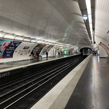 Édicule Guimard de la station Anvers - Paris 18ème