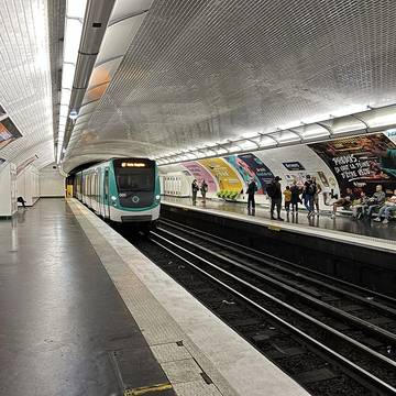 Édicule Guimard de la station Anvers - Paris 18ème