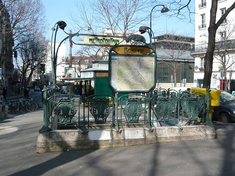 Photo de Édicule Guimard de la station Barbès-Rochechouart - Paris 18ème