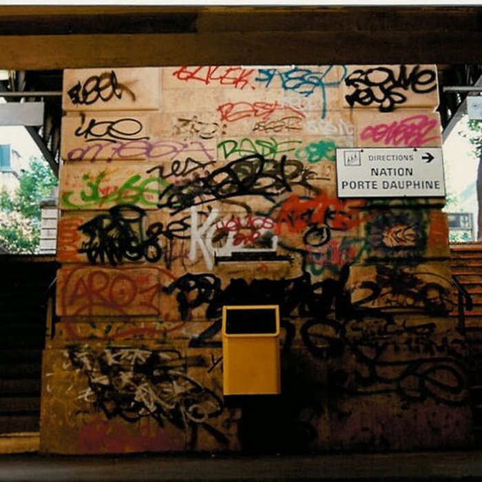 Photo de Édicule Guimard de la station Barbès-Rochechouart - Paris 18ème