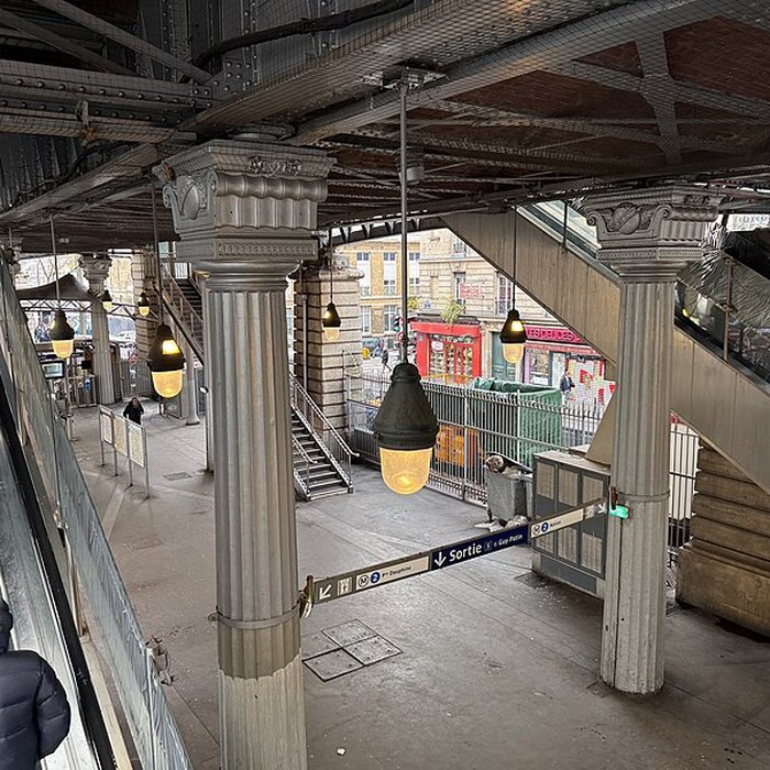 Photo de Édicule Guimard de la station Barbès-Rochechouart - Paris 18ème