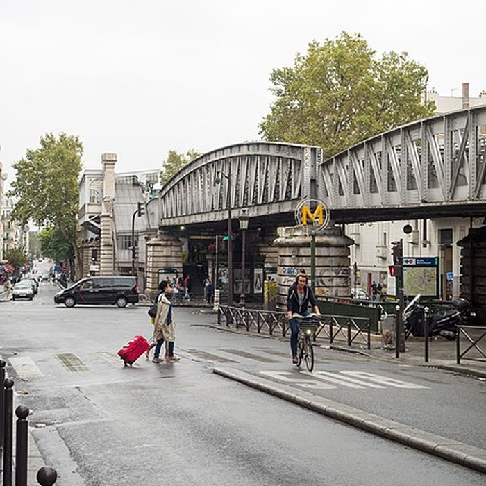 Photo de Édicule Guimard de la station Barbès-Rochechouart - Paris 18ème