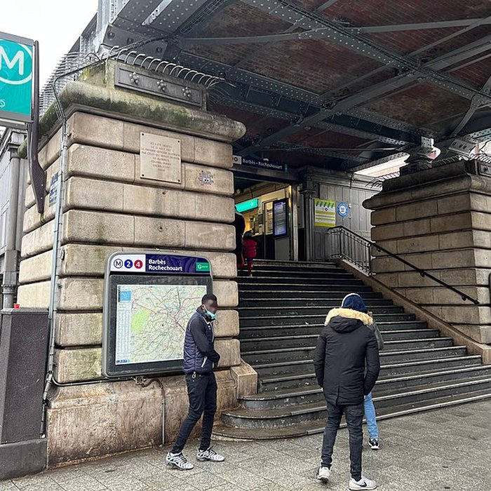 Photo de Édicule Guimard de la station Barbès-Rochechouart - Paris 18ème