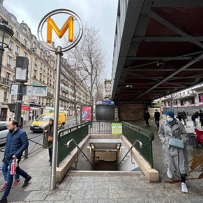 Photo de Édicule Guimard de la station Barbès-Rochechouart - Paris 18ème