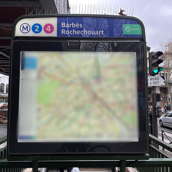 Photo de Édicule Guimard de la station Barbès-Rochechouart - Paris 18ème