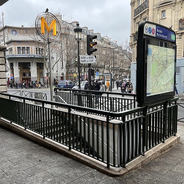 Photo de Édicule Guimard de la station Barbès-Rochechouart - Paris 18ème
