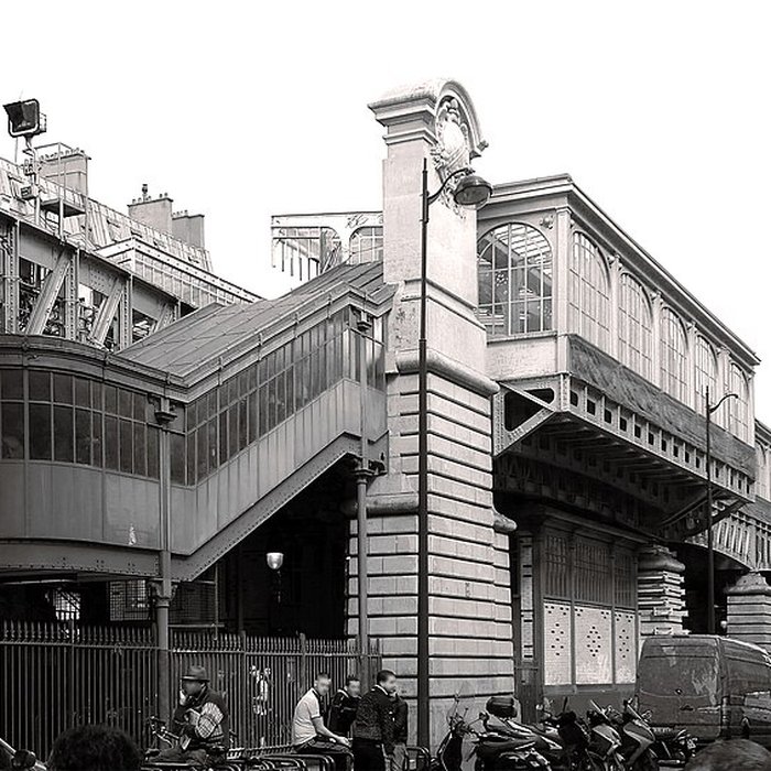 Photo de Édicule Guimard de la station Barbès-Rochechouart - Paris 18ème