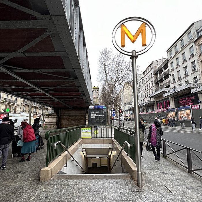 Photo de Édicule Guimard de la station Barbès-Rochechouart - Paris 18ème
