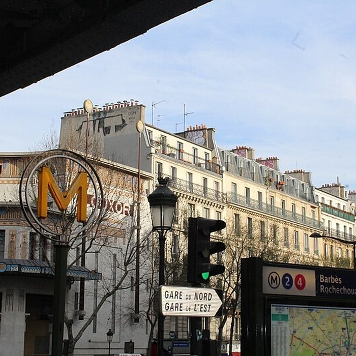 Photo de Édicule Guimard de la station Barbès-Rochechouart - Paris 18ème
