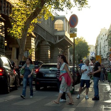 Édicule Guimard de la station Barbès-Rochechouart - Paris 18ème