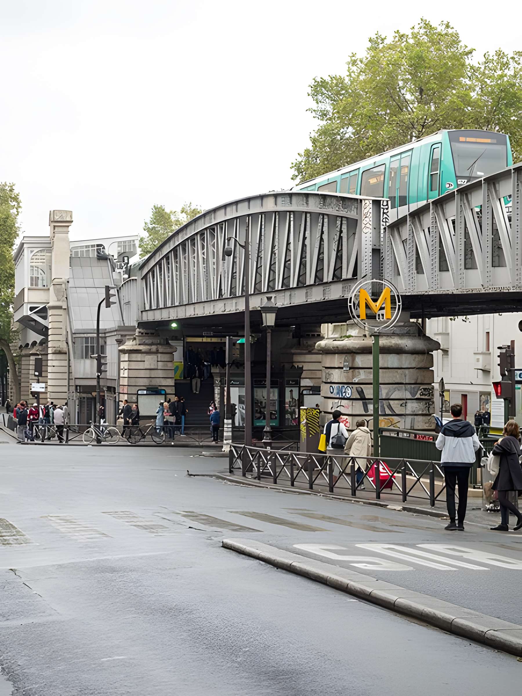 Édicule Guimard de la station Barbès-Rochechouart - Paris 18ème