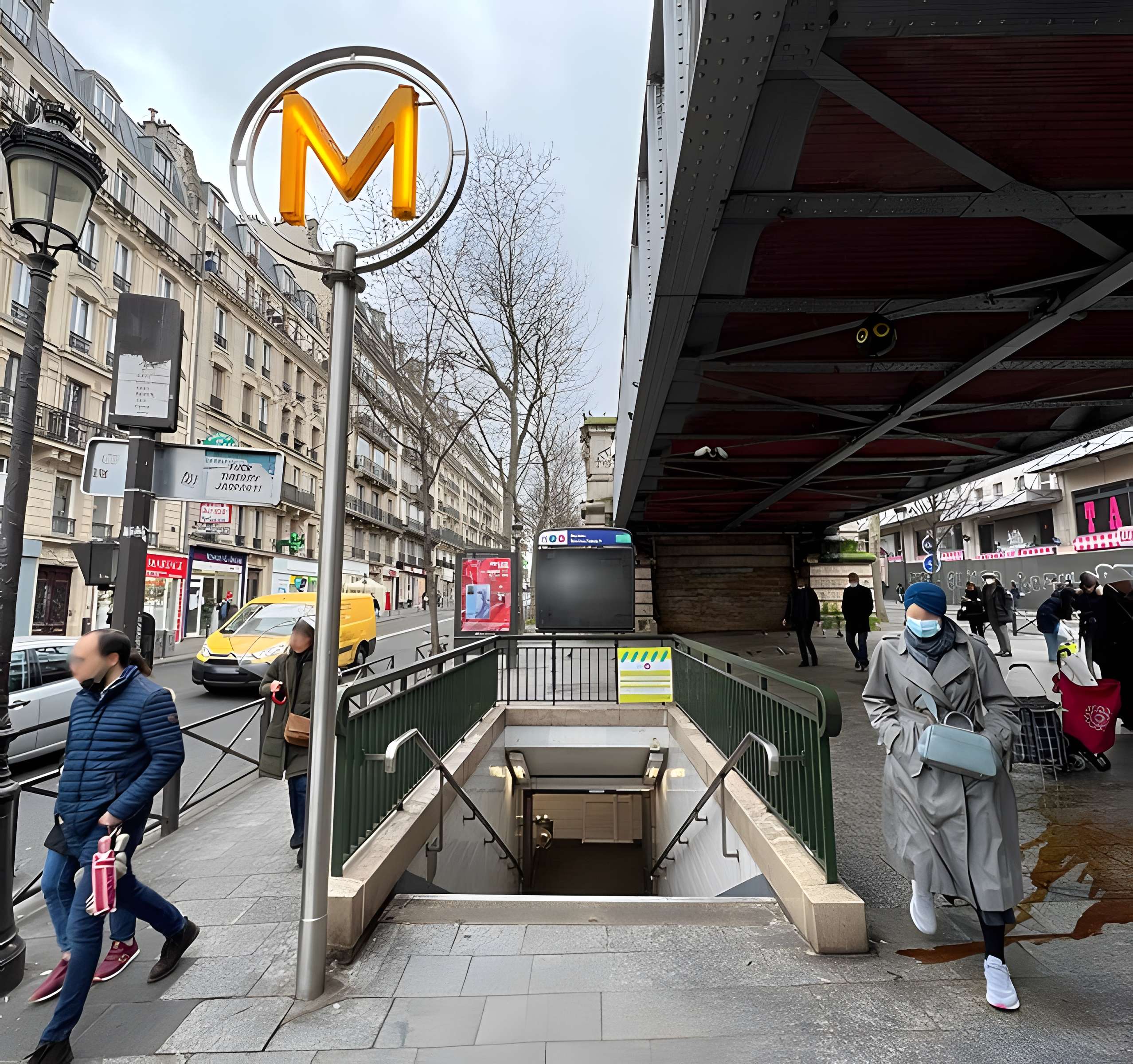 Édicule Guimard de la station Barbès-Rochechouart - Paris 18ème