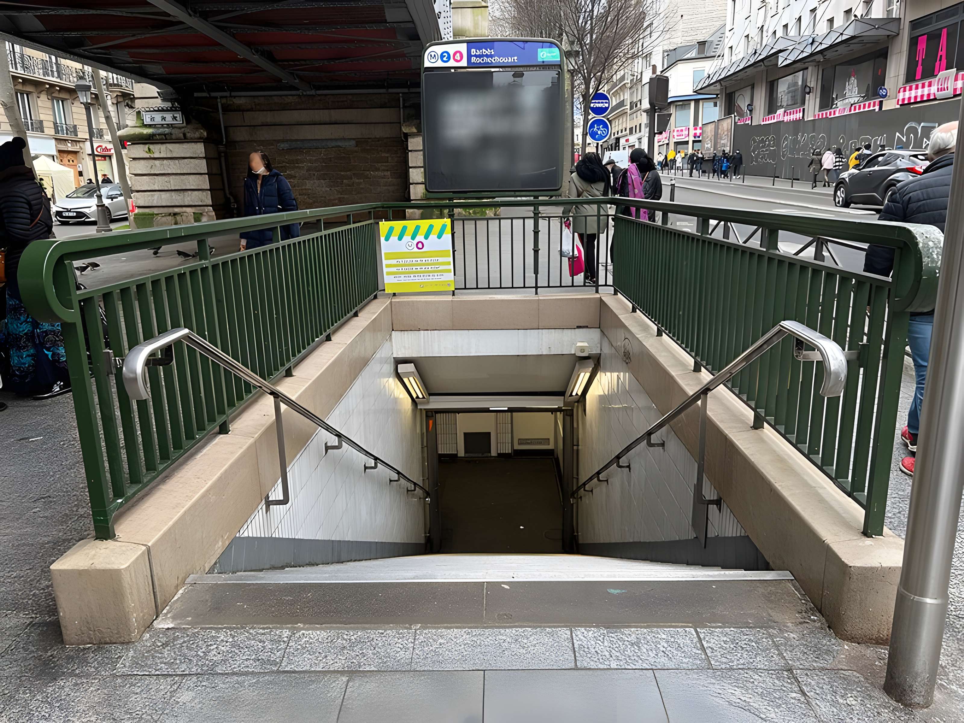 Édicule Guimard de la station Barbès-Rochechouart - Paris 18ème