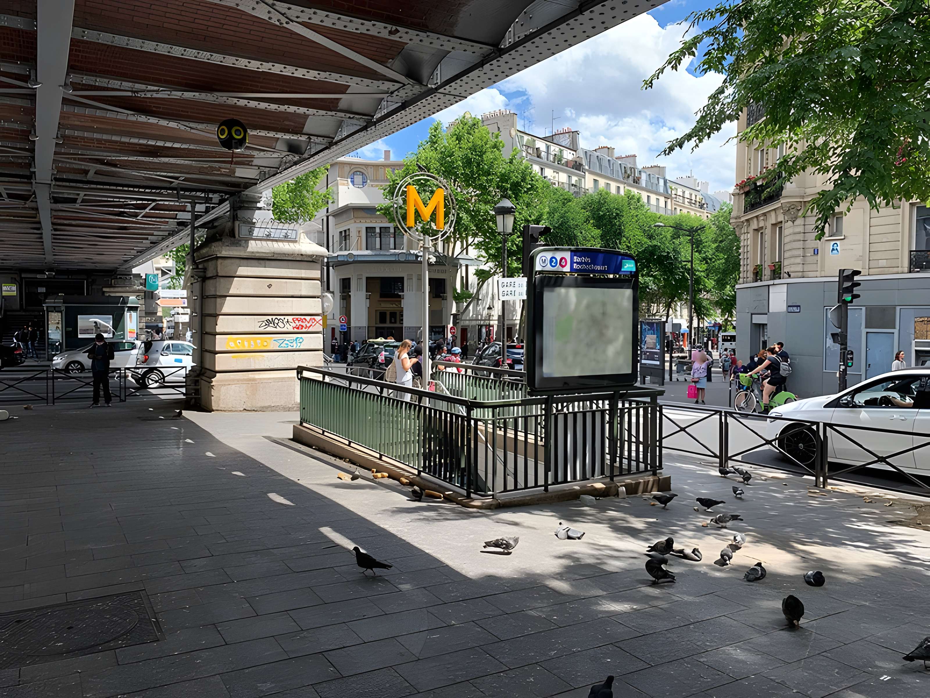 Édicule Guimard de la station Barbès-Rochechouart - Paris 18ème