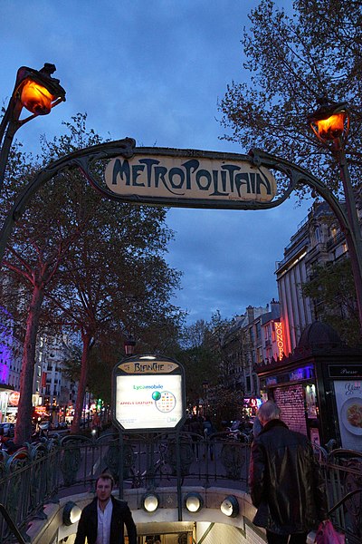 Édicule Guimard de la station Blanche - Paris 18ème