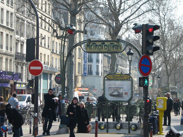 Édicule Guimard de la station Blanche - Paris 18ème